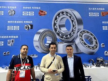 Reducer gearbox manufacturer meeting overseas distributors at international industrial trade exhibition booth