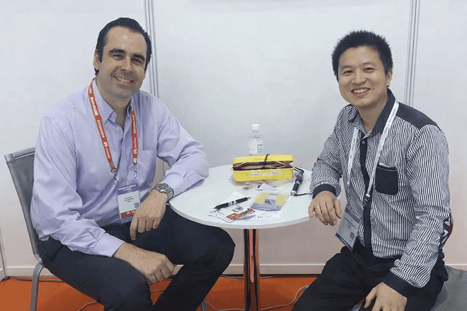 Meeting with overseas industrial client at international trade exhibition for reducer gearbox cooperation